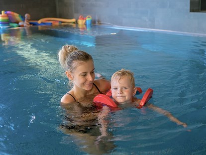 Familienhotel - Wellnessbereich - Klosters - Schwimmkurse im Gorfion mit zertifizierten Schwimmtrainerinnen - Gorfion Familotel Liechtenstein