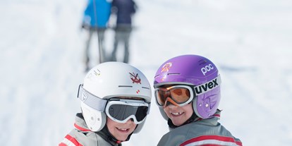 Familienhotel - Kinderbetreuung - Ischgl - Kinder Skifahren am Arlberg - Burg Hotel Oberlech