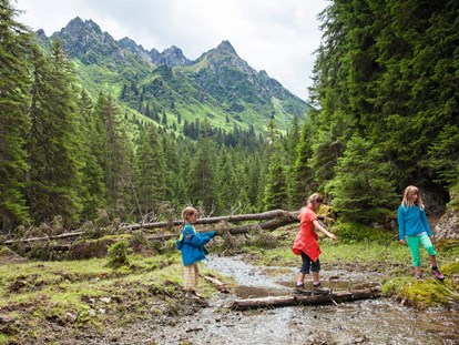 Familienhotel - Umgebungsschwerpunkt: Berg - Vorarlberg - Die Natur mit allen Sinnen erfahren - Professionelle Kinderbetreuung - Familienhotel Mateera im Montafon