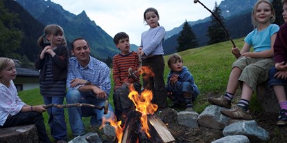 Familienhotel - Kinderbetreuung - Engadin - Eltern-Kind-Erlebnisse in der Natur - Abenteuer-Pur - Familienhotel Mateera im Montafon