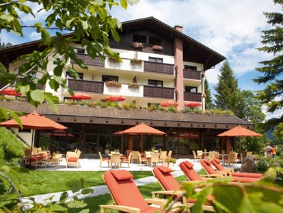 Familienhotel - Hallenbad - St. Gallenkirch - fam Familienhotel Lagant im Sommer - unvergessliche Familienferien in Vorarlberg - Familienhotel Lagant