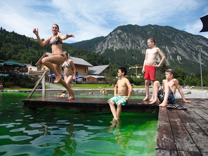 Familienhotel - Teenager-Programm - Alpenregion Bludenz - Naturbadesee Alvier Bad - kostenlos für Lagant Gäste - Familienhotel Lagant