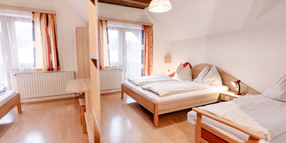 Familienhotel - Einzelzimmer mit Kinderbett - Steiermark - Dreibettzimmer - ***Erlebnisgasthof Moasterhaus