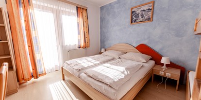 Familienhotel - Preisniveau: günstig - Diex - Vierbettzimmer mit Doppelbett und Stockbett - ***Erlebnisgasthof Moasterhaus
