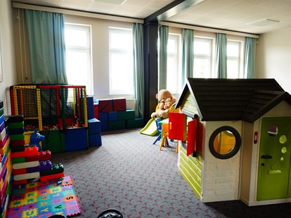 Familienhotel - Suiten mit extra Kinderzimmer - Rövershagen - Aufenthaltsraum und Spielzimmer - Familienhotel am Tierpark