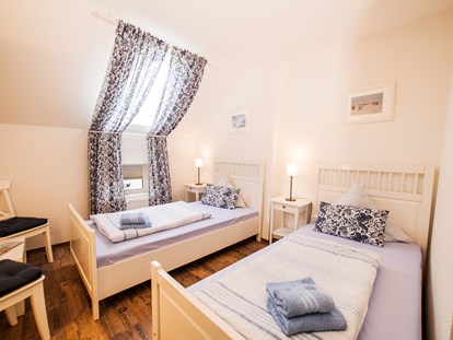 Familienhotel - Suiten mit extra Kinderzimmer - Nordseeküste - Doppelzimmer (Wohnbeispiel) - Frieslandstern - Ferienhof und Hotel