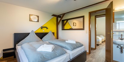 Familienhotel - Umgebungsschwerpunkt: Strand - Schlafzimmer - Frieslandstern - Ferienhof und Hotel