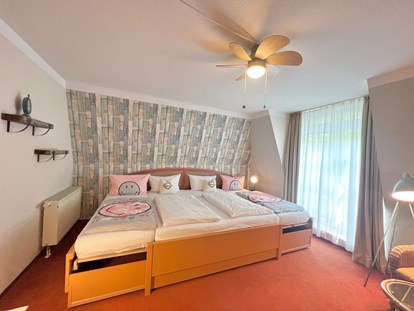 Familienhotel - Umgebungsschwerpunkt: Strand - Deutschland - Unser "Familiennest" mit großem Familienbett - Familotel Borchard's Rookhus