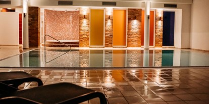 Familienhotel - Sauna - Lüneburger Heide - Kleines, feines Schwimmbad mit Babybecken für Schwimmkurse und Familienspaß - Familotel Landhaus Averbeck