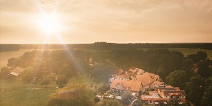 Familienhotel - Sauna - Lüneburger Heide - Familienurlaub in der Natur umgeben von Wiesen und Pferdekoppeln - Familotel Landhaus Averbeck