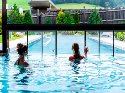 Familienhotel - Pools: Außenpool beheizt - Pinzgau - ThermaLeogang - erster Thermalpool der Region - Good Life Resort die Riederalm ****S