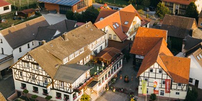 Familienhotel - Deutschland - Der Ottonenhof von oben - Familotel Ottonenhof - Die Ferienhofanlage im Sauerland