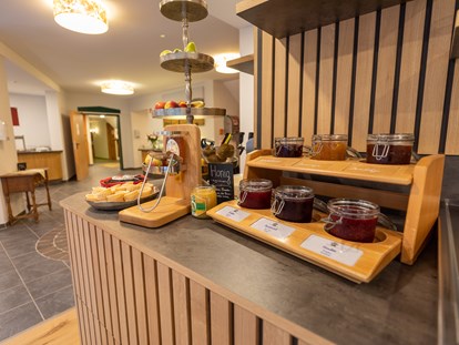 Familienhotel - Verpflegung: alkoholfreie Getränke ganztags inklusive - All-In Bar - Familotel Ottonenhof - Die Ferienhofanlage im Sauerland