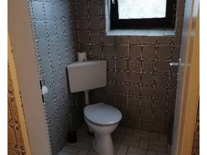 Familienhotel - Umgebungsschwerpunkt: Stadt - Schmallenberg - Toilette vom Kinderbereich  - Familotel Ottonenhof - Die Ferienhofanlage im Sauerland