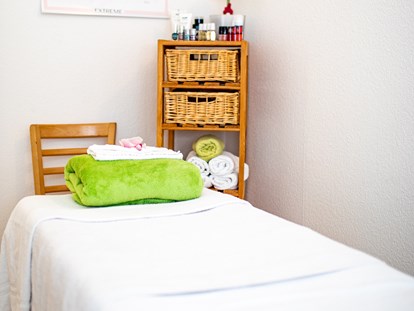Familienhotel - Babybetreuung - Wellness - Massagen, Sauna & Infrarotkabine  - Familotel Ottonenhof - Die Ferienhofanlage im Sauerland