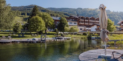 Familienhotel - Pools: Schwimmteich - Ellmau - PURADIES mein Naturresort