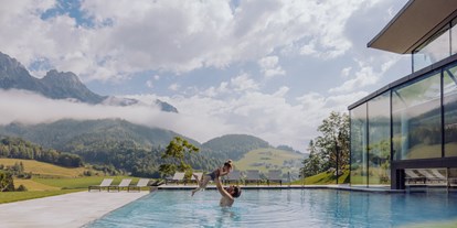 Familienhotel - Pools: Schwimmteich - Dienten am Hochkönig - PURADIES mein Naturresort