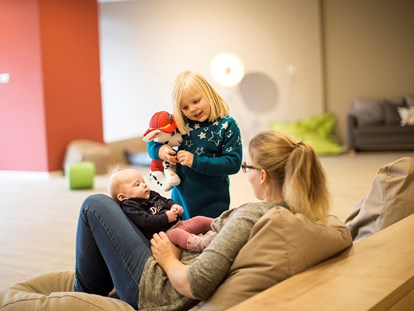 Familienhotel - Kinderbetreuung in Altersgruppen - Unsere neue Familienlounge - Familienhotel Ebbinghof