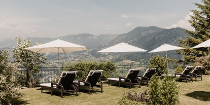 Familienhotel - Babyphone - Pongau - Panorama Liegewiese zum Entspannen - Gut Berg Naturhotel