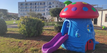 Familienhotel - Einzelzimmer mit Kinderbett - Italien - Kinder Spielen  - SAN DOMENICO FAMILY HOTEL