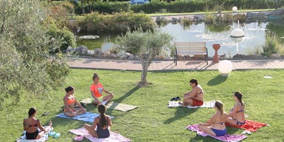 Familienhotel - Pools: Außenpool nicht beheizt - Italien - Yoga-Sitzung - SAN DOMENICO FAMILY HOTEL
