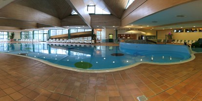 Familienhotel - Suiten mit extra Kinderzimmer - Bayern - Das Schwimmbad - Hotel Sonnenhügel Familotel Rhön