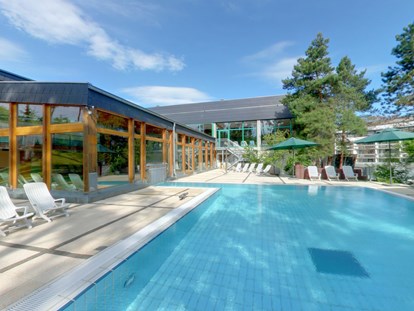 Familienhotel - Pools: Außenpool beheizt - Bayern - Schwimmbad - Außenbecken  - Hotel Sonnenhügel Familotel Rhön