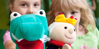 Familienhotel - Kinderwagenverleih - Kinderbetreuung für Kinder von 3-11 Jahren im Happy Sonni Club - Hotel Sonnenhügel Familotel Rhön