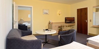 Familienhotel - Suiten mit extra Kinderzimmer - Bayern - Beispiel Standard 2-Raum-Appartement Haus 2 (ca. 70 qm) für 2 Erw. und 1 bis 4 Kinder (weitere auf Anfrage) - Hotel Sonnenhügel Familotel Rhön