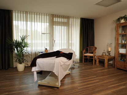Familienhotel - Pools: Außenpool beheizt - Bayern - Behandlungsraum BeautyWelt - Hotel Sonnenhügel Familotel Rhön