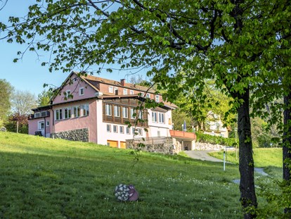 Familienhotel - Umgebungsschwerpunkt: See - Betzenstein - Hotelansicht
 - Familotel Mein Krug