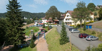 Familienhotel - Suiten mit extra Kinderzimmer - Bayern - Spielplatz Sommer - auspowern - Mein Krug