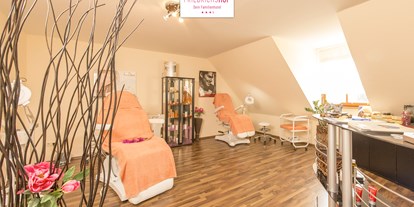 Familienhotel - Suiten mit extra Kinderzimmer - Bayern - Kosmetikstudio - Familienhotel Friedrichshof