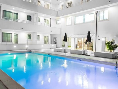 Familienhotel - Pools: Außenpool beheizt - Torre Pedrera di Rimini - Am Pool - Mokambo Shore Hotel