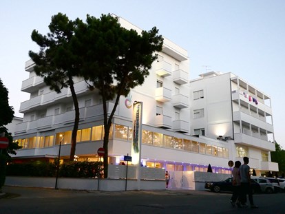 Familienhotel - Pools: Schwimmteich - Torre Pedrera di Rimini - Color Metropolitan Family Hotel