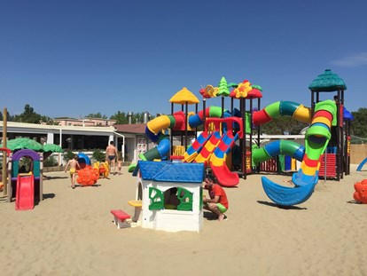 Familienhotel - Umgebungsschwerpunkt: Meer - Italien - Spielplatz am Strand - Green Village Cesenatico