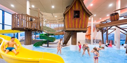 Familienhotel - Suiten mit extra Kinderzimmer - Bayern - Wasserklettergarten - Familotel Schreinerhof