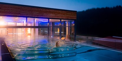 Familienhotel - Suiten mit extra Kinderzimmer - Bayern - Infinity Pool - Familotel Schreinerhof