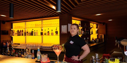 Familienhotel - Kinderwagenverleih - Unsere Erlebnis-Bar mit bunten Cocktails - Familotel Schreinerhof