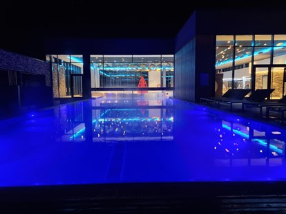 Familienhotel - Pools: Infinity Pool - Sankt Englmar - Familotel Schreinerhof