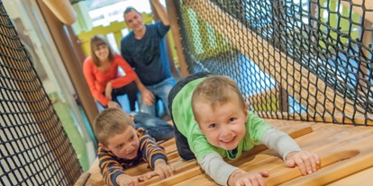 Familienhotel - Suiten mit extra Kinderzimmer - Bayern - Spaß bei jedem Wetter in der Rabaukenburg - Familotel Landhaus zur Ohe