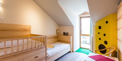 Familienhotel - Suiten mit extra Kinderzimmer - Bayern - Kinderzimmer in der Mansarde  - Familotel Landhaus zur Ohe