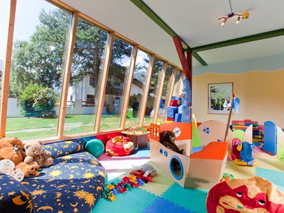 Familienhotel - Babyphone - Oberinntal - Kinderwelt mit Kinderbetreuung im Hotel - Hotel Truyenhof