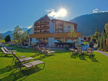 Familienhotel - Umgebungsschwerpunkt: Fluss - Nauders - Garten - Hotel Truyenhof