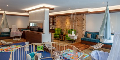 Familienhotel - Umgebungsschwerpunkt: Berg - Deutschland - Baby-Lounge mit Stillecke - Feldberger Hof