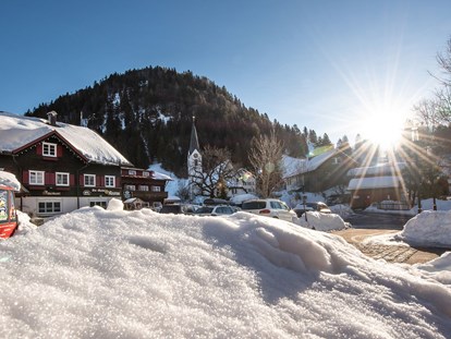 Familienhotel - Pools: Außenpool beheizt - Garmisch-Partenkirchen - Du - Familotel Krone im Winter - Familotel Spa & Familien-Resort Krone