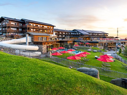 Familienhotel - Reitkurse - Alleinlage auf 1.200m Höhe im familienfreundlichen Wandergebiet - Familotel Allgäuer Berghof