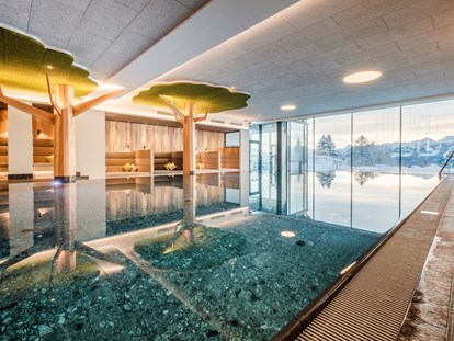 Familienhotel - ausschließlich Familien im Hotel - Deutschland - Badelandschaft im Hauseigenen Schwimmbad - Familotel Allgäuer Berghof