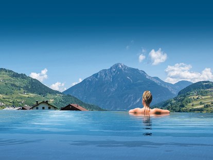 Familienhotel - Sauna - Tiroler Oberland - neuer Infinity Panoramapool im Kinderhotel Stefan - Kinderhotel STEFAN****