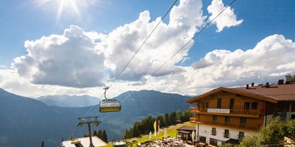 Familienhotel - Hallenbad - Tiroler Oberland - Unsere SAILI ALM im Sommer - auch im Sommer gibt's den Mittagssnack hier oben - direkt im Ski- bzw. Wandergebiet - Kinderhotel STEFAN****